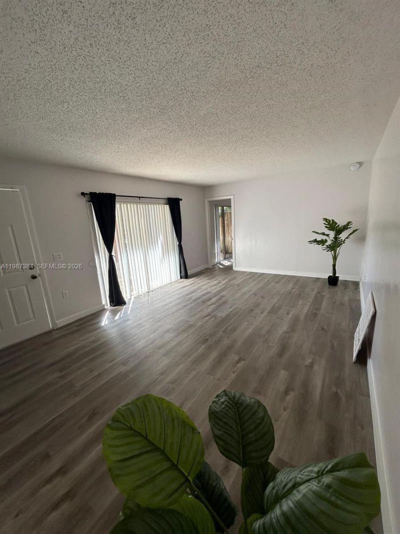 1700 Embassy Dr, Unit 204, West Palm Beach, FL 33401 Photo