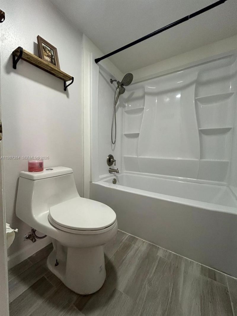 1700 Embassy Dr, Unit 204, West Palm Beach, FL 33401 Photo