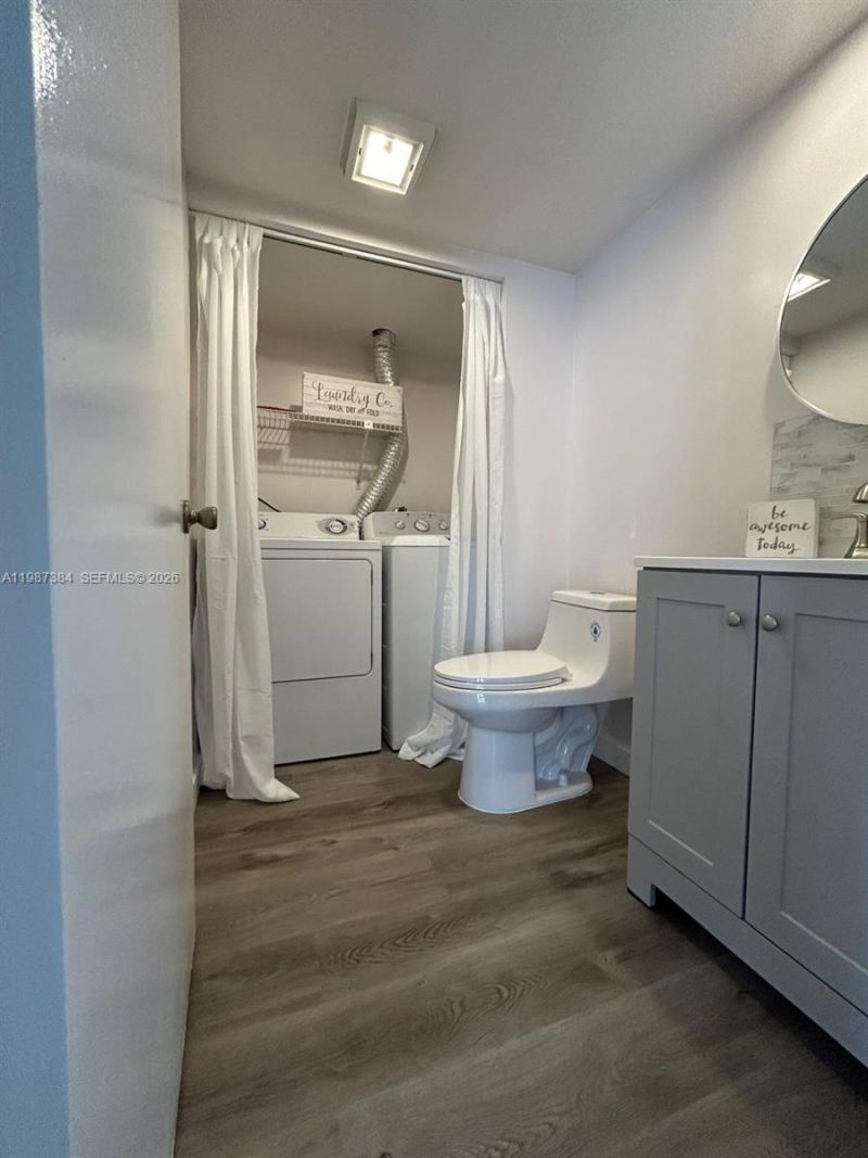 1700 Embassy Dr, Unit 204, West Palm Beach, FL 33401 Photo