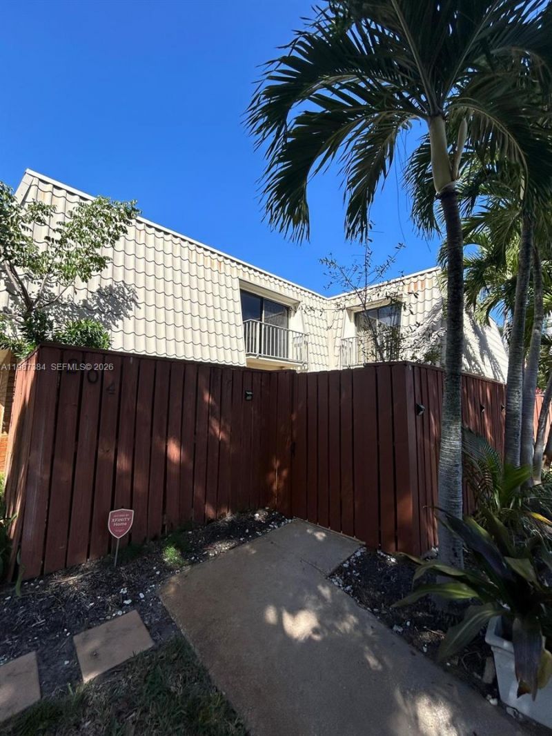 1700 Embassy Dr, Unit 204, West Palm Beach, FL 33401 Photo