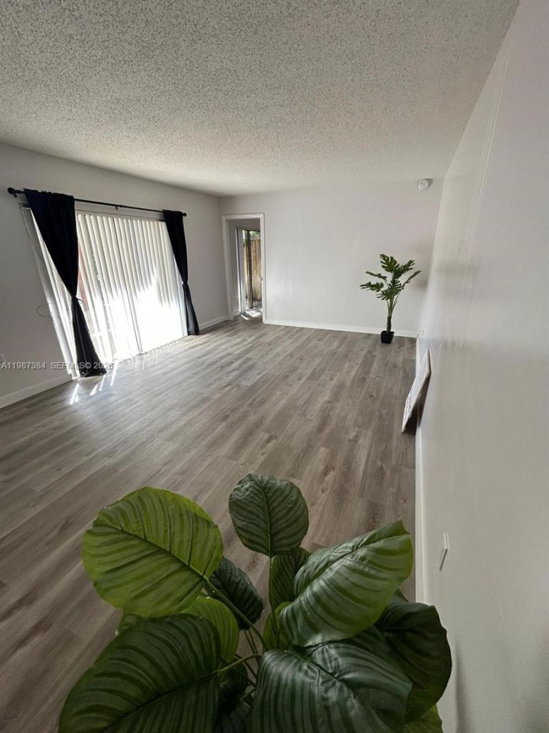 1700 Embassy Dr, Unit 204, West Palm Beach, FL 33401 Photo