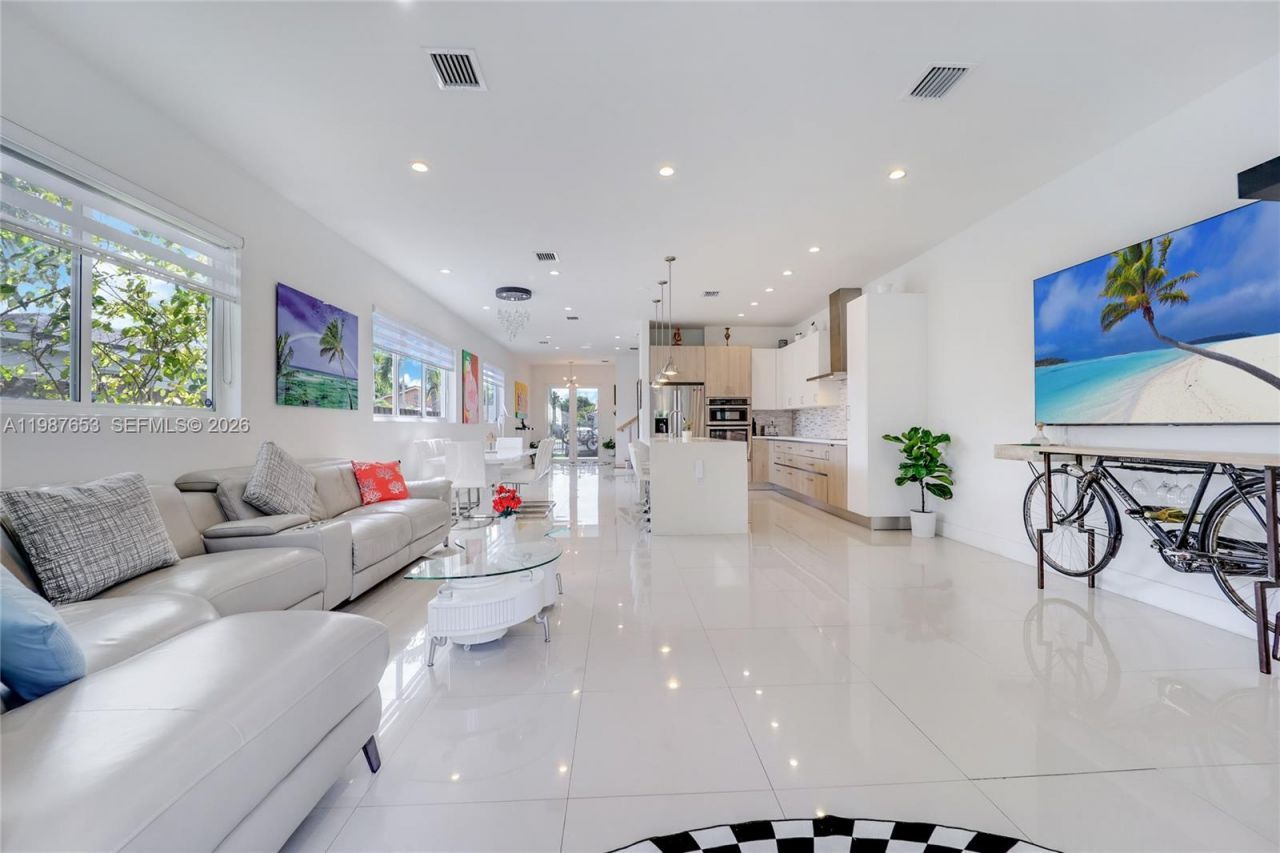 2943 SW 23rd St , Miami, FL 33145 Photo