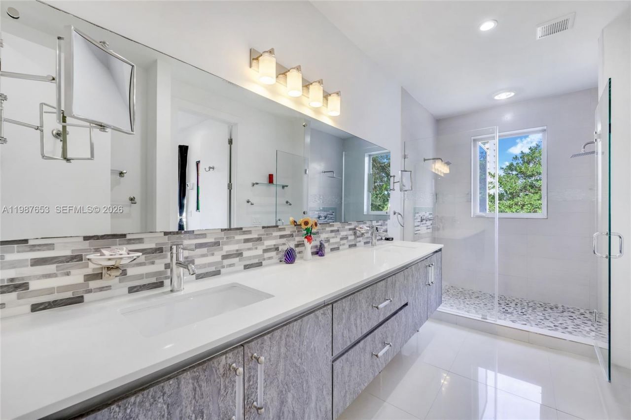 2943 SW 23rd St , Miami, FL 33145 Photo