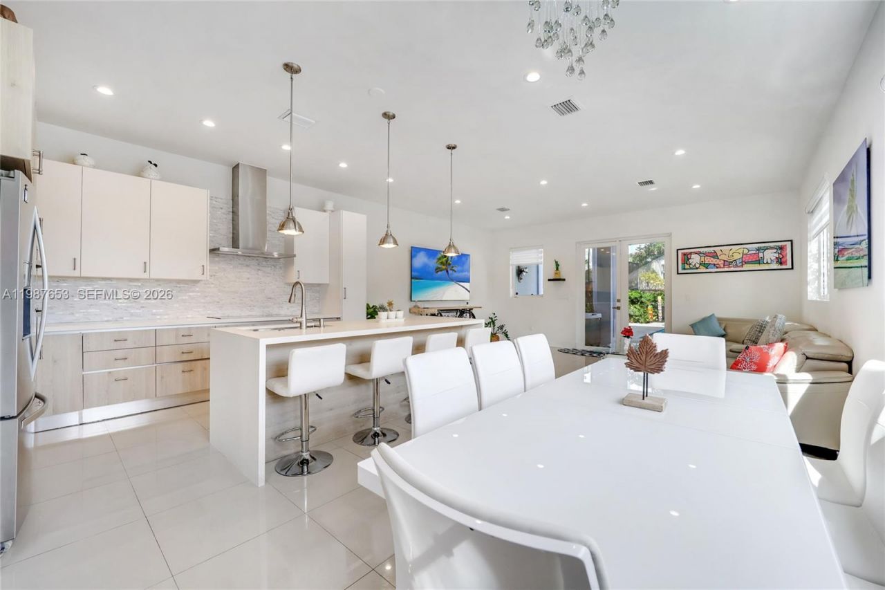 2943 SW 23rd St , Miami, FL 33145 Photo