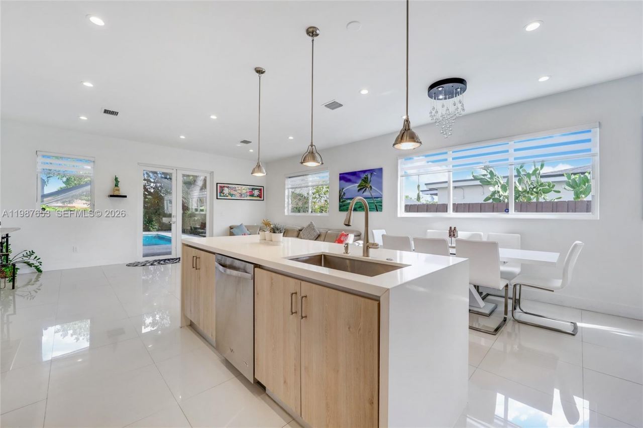 2943 SW 23rd St , Miami, FL 33145 Photo