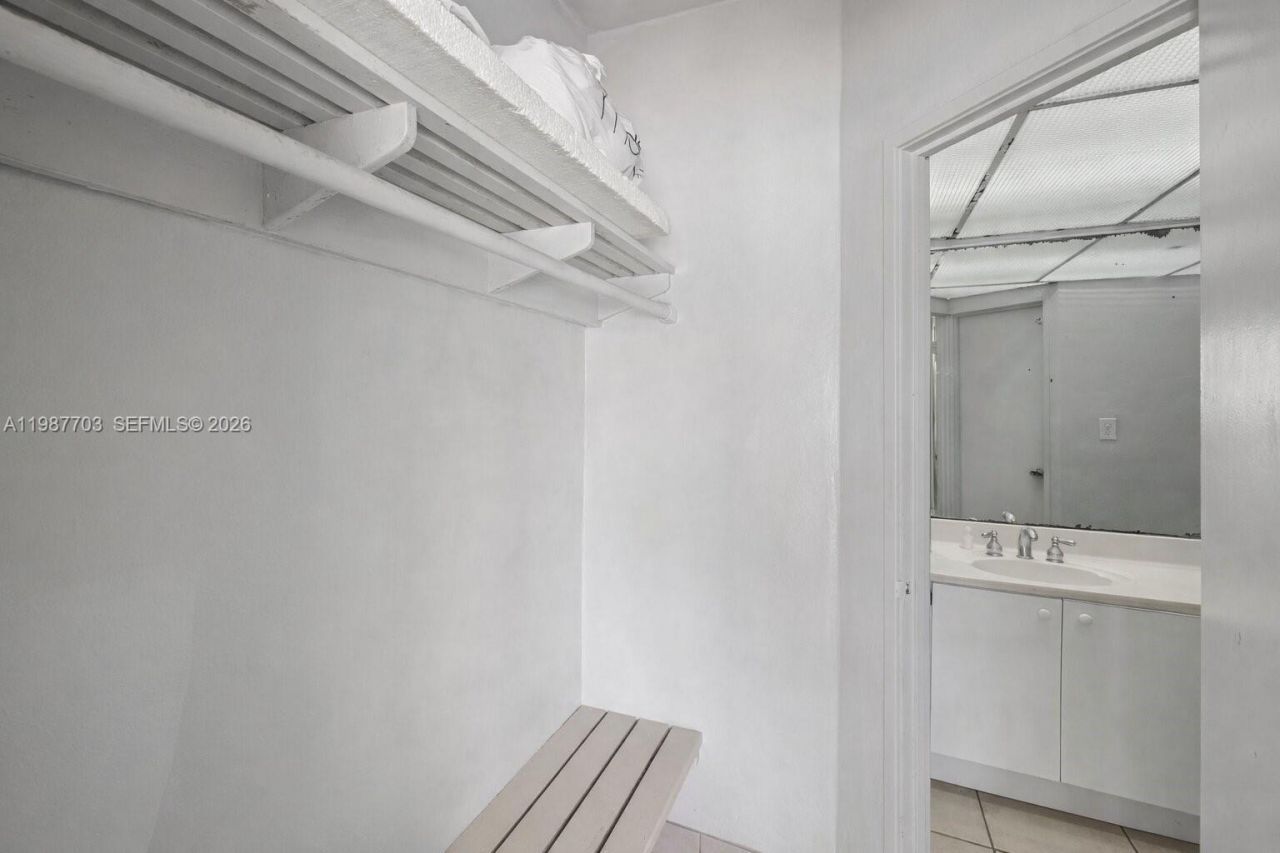 5055 Collins Ave , Unit CAB14, Miami Beach, FL 33140 Photo