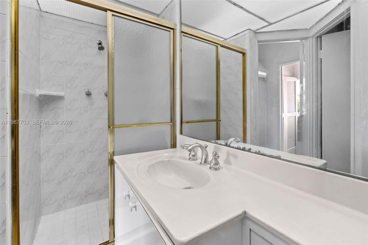 5055 Collins Ave , Unit CAB14, Miami Beach, FL 33140 Photo