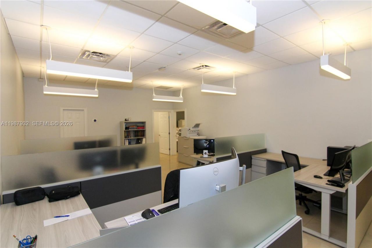 8119 NW 33rd St, Unit 8119, Doral, FL 33122 Photo