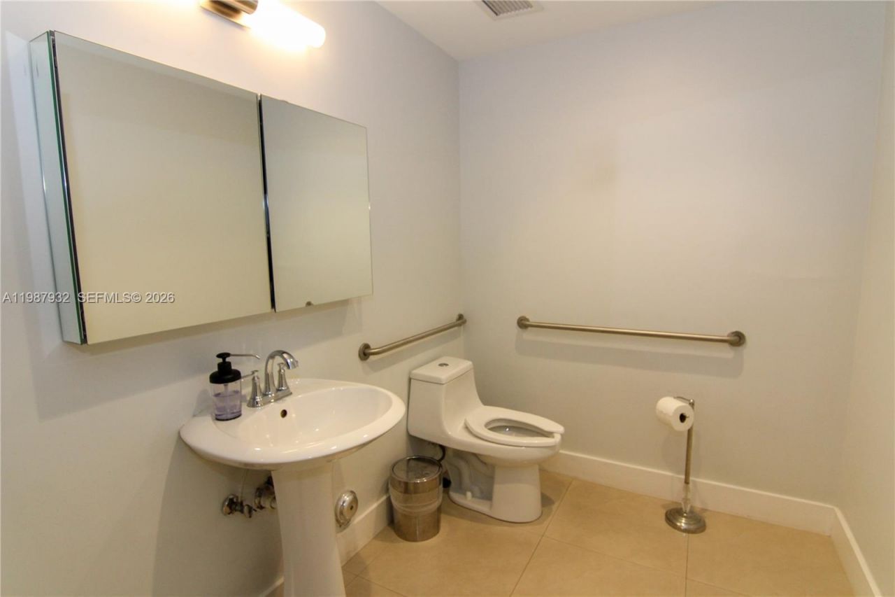 8119 NW 33rd St, Unit 8119, Doral, FL 33122 Photo