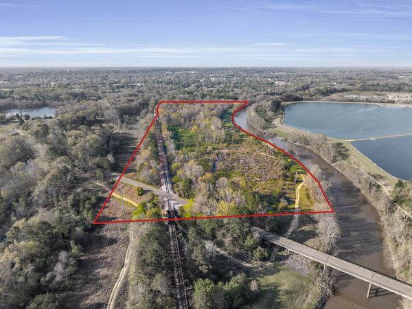 1076 S Pickensville Rd, Columbus, MS 39702