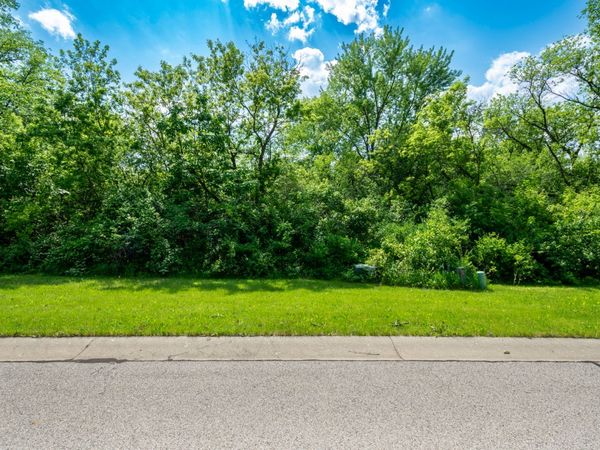 7377 English Oak Lane , Spring Grove, IL 60081