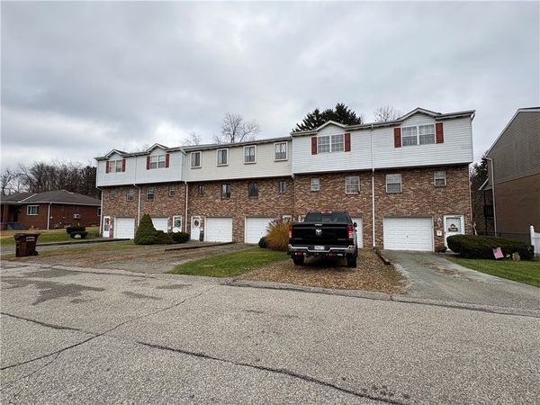 110 Yale Dr, Lower Burrell, PA 15068