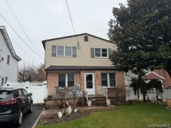212 Gordon Avenue , Carle Place, NY 11590