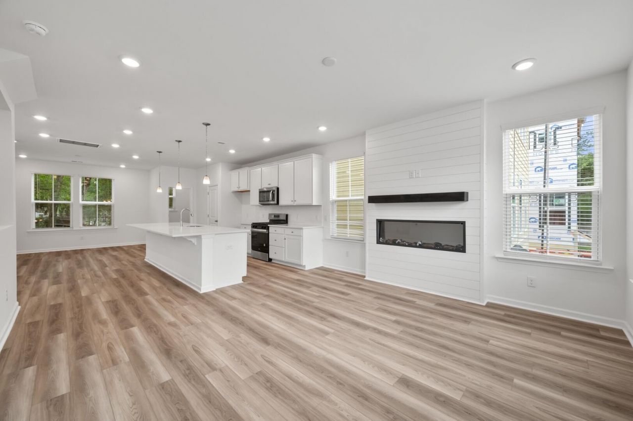 1931 Orangeburg Street Photo 4