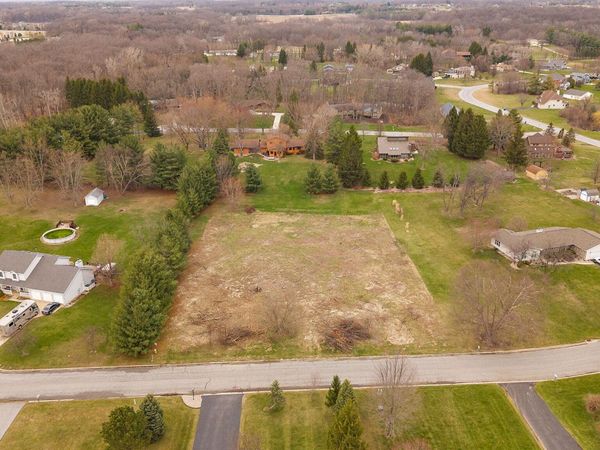 427 Rolling Meadow Drive, Valparaiso, IN 46385