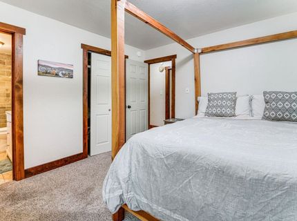 11495 Saint Bernard Drive, Truckee, CA 96161 Photo
