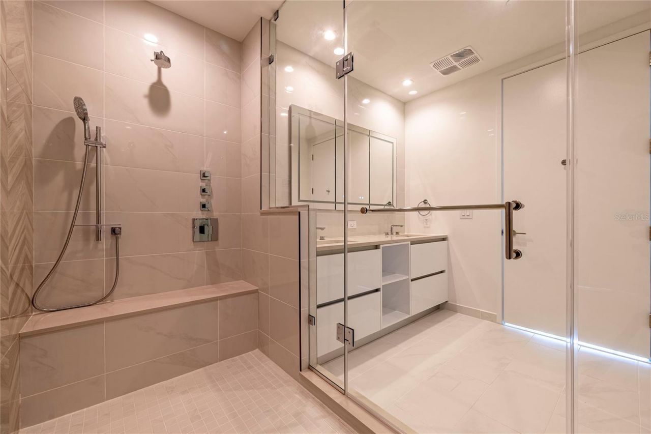 400 Central Avenue, Unit 1106, Saint Petersburg, FL 33701 Photo