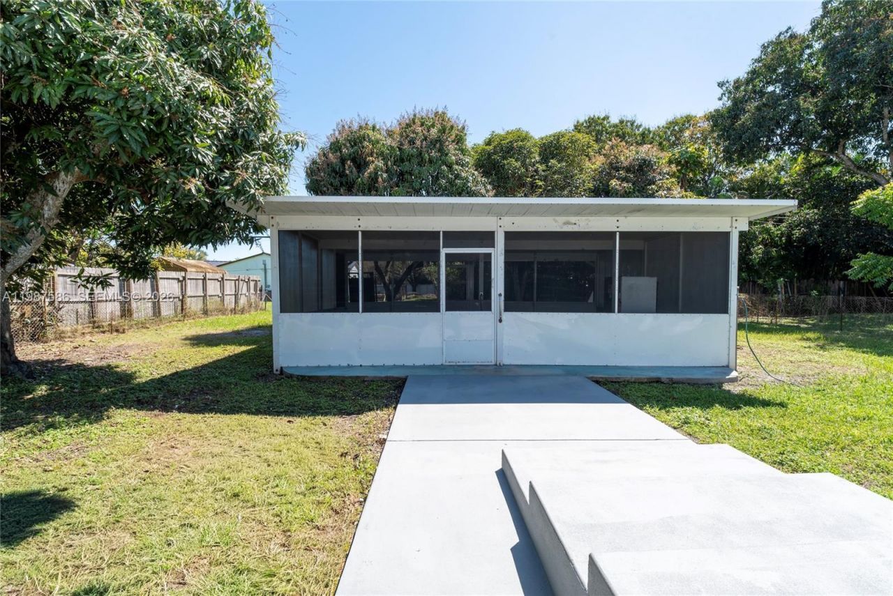 220 NW 144th St, Miami, FL 33168 Photo