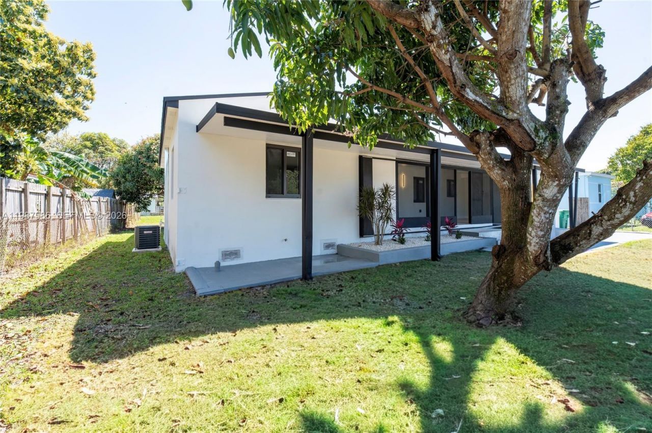 220 NW 144th St, Miami, FL 33168 Photo