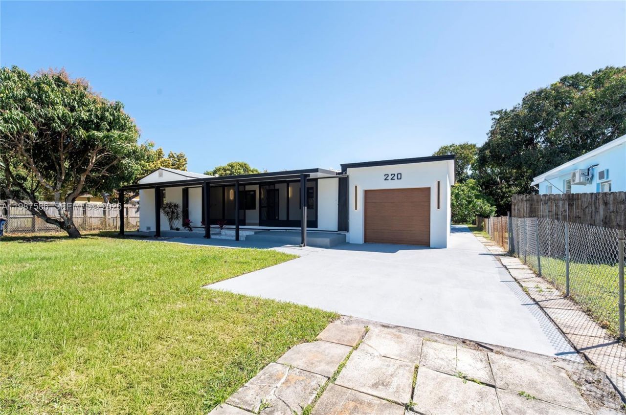 220 NW 144th St, Miami, FL 33168 Photo