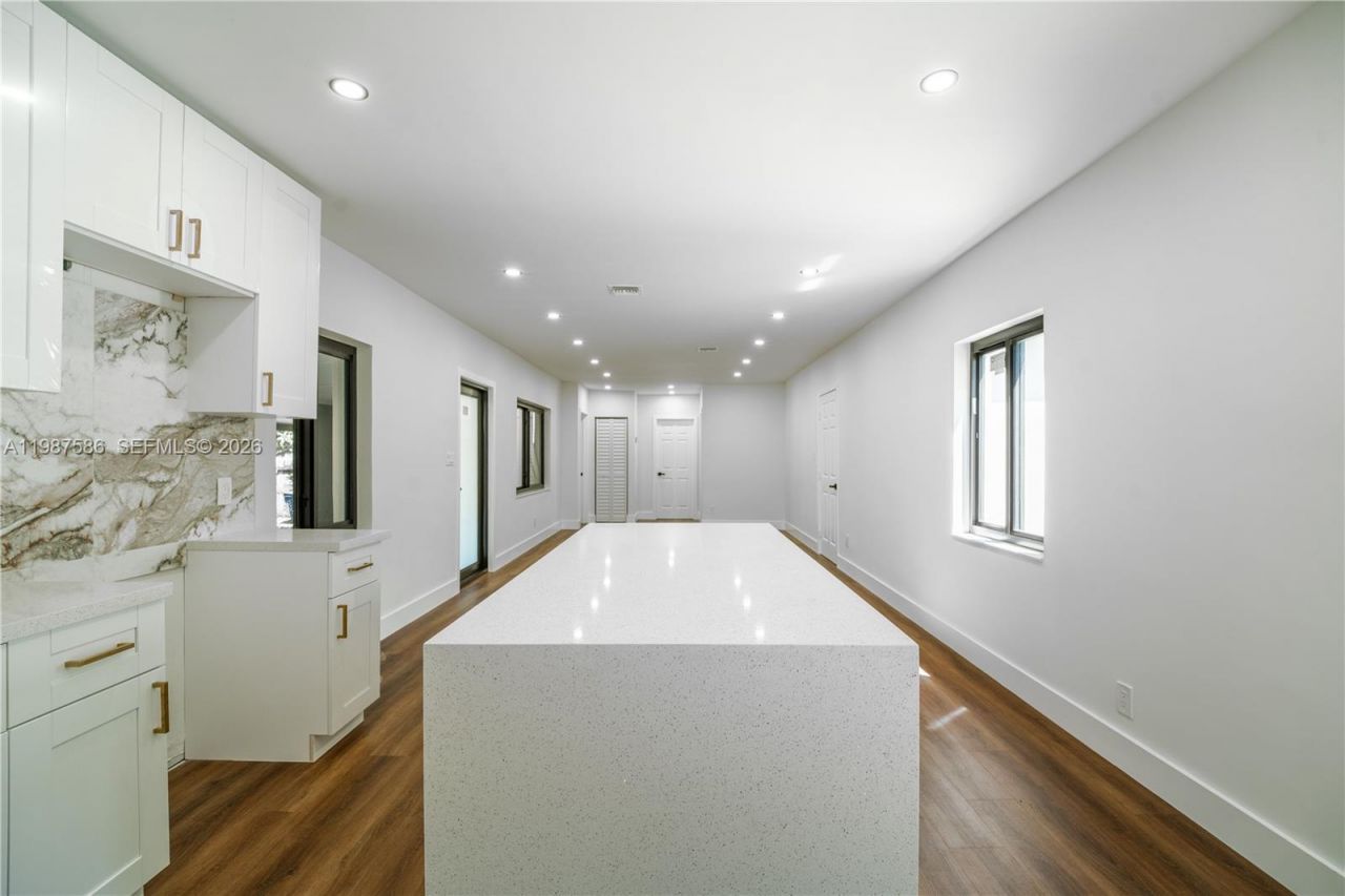 220 NW 144th St, Miami, FL 33168 Photo