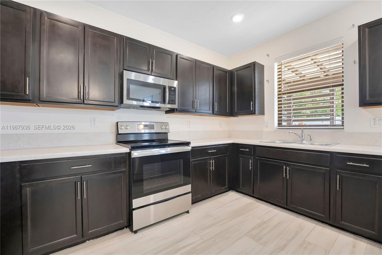 10521 W 35th Way, Hialeah, FL 33018 Photo