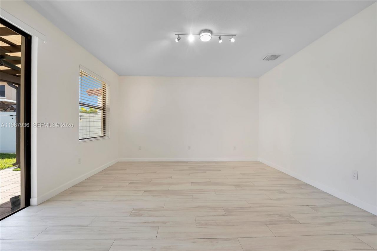 10521 W 35th Way, Hialeah, FL 33018 Photo