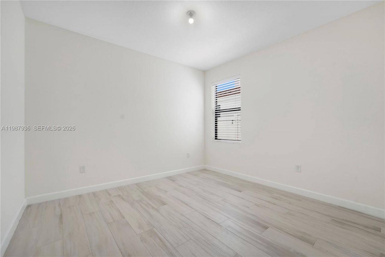 10521 W 35th Way, Hialeah, FL 33018 Photo