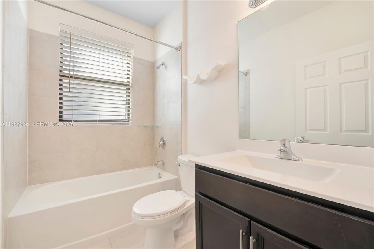 10521 W 35th Way, Hialeah, FL 33018 Photo