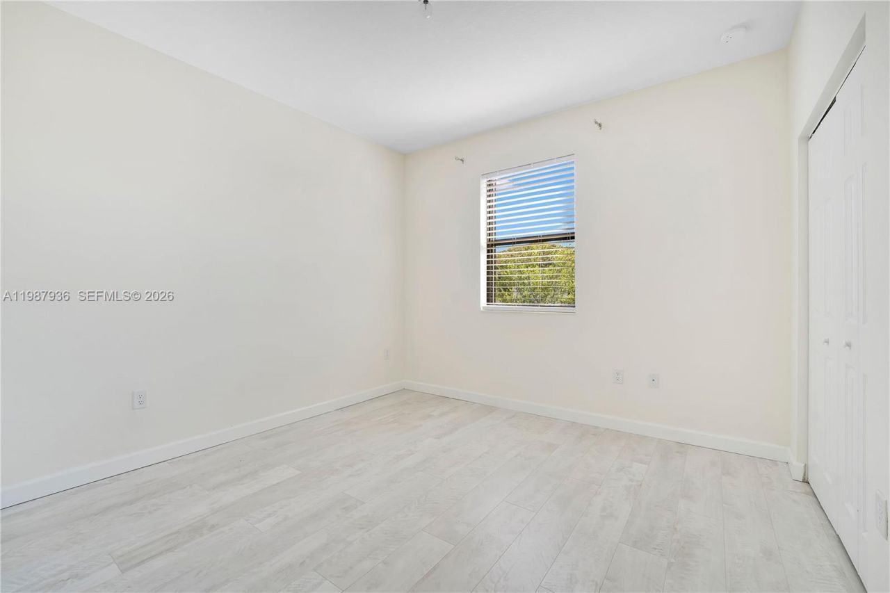 10521 W 35th Way, Hialeah, FL 33018 Photo