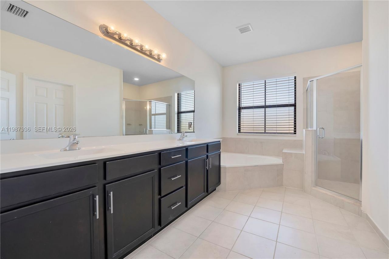 10521 W 35th Way, Hialeah, FL 33018 Photo