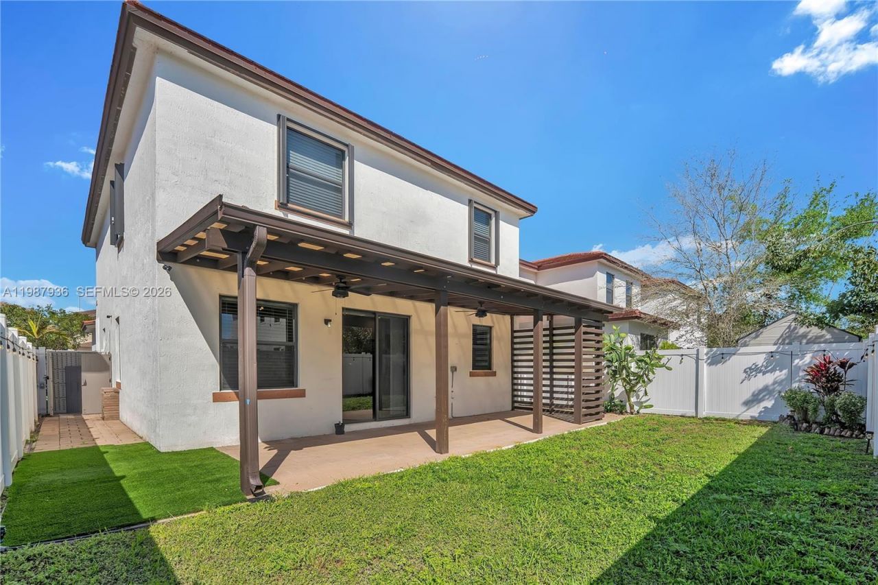 10521 W 35th Way, Hialeah, FL 33018 Photo