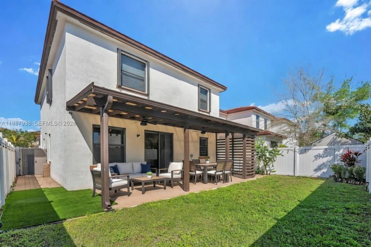 10521 W 35th Way, Hialeah, FL 33018 Photo