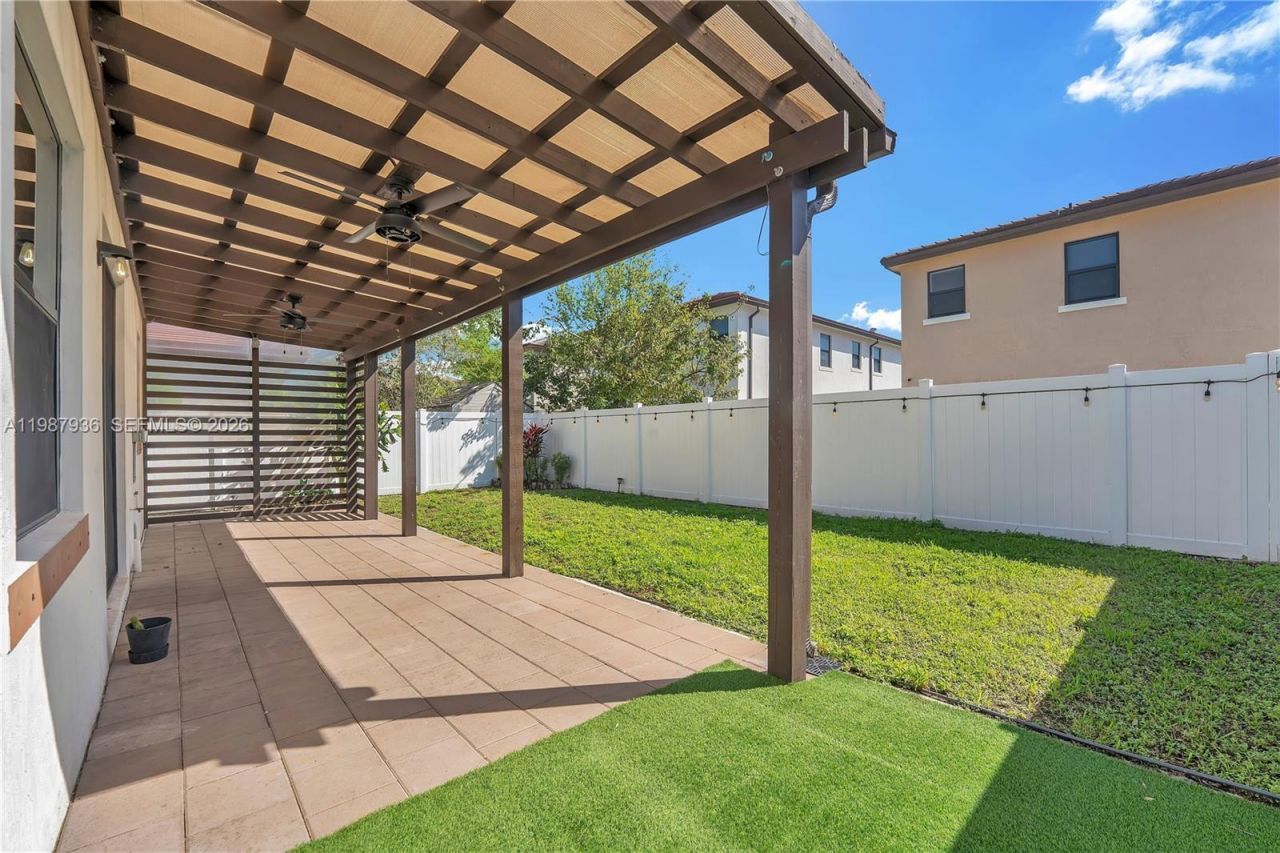 10521 W 35th Way, Hialeah, FL 33018 Photo