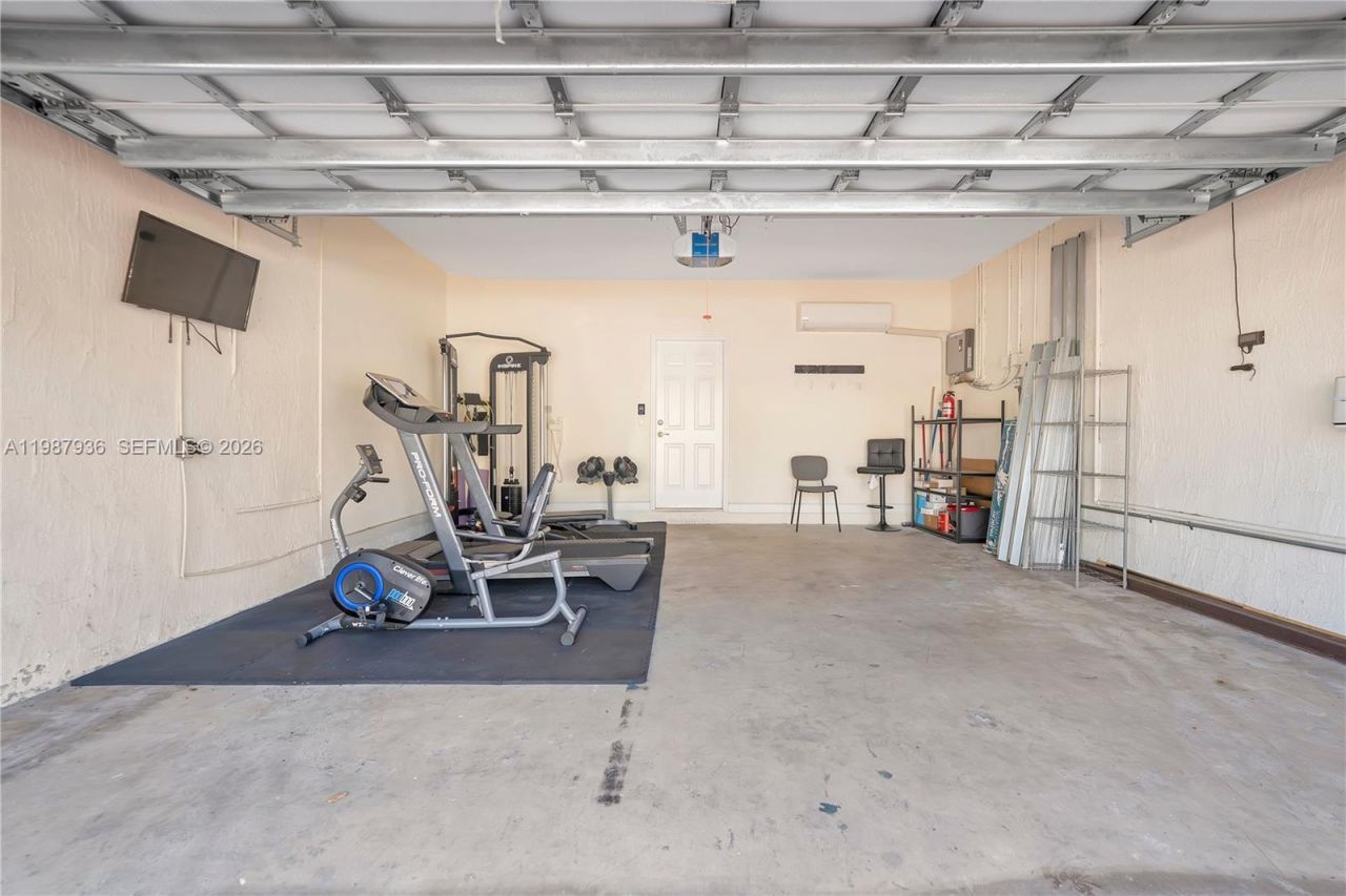 10521 W 35th Way, Hialeah, FL 33018 Photo