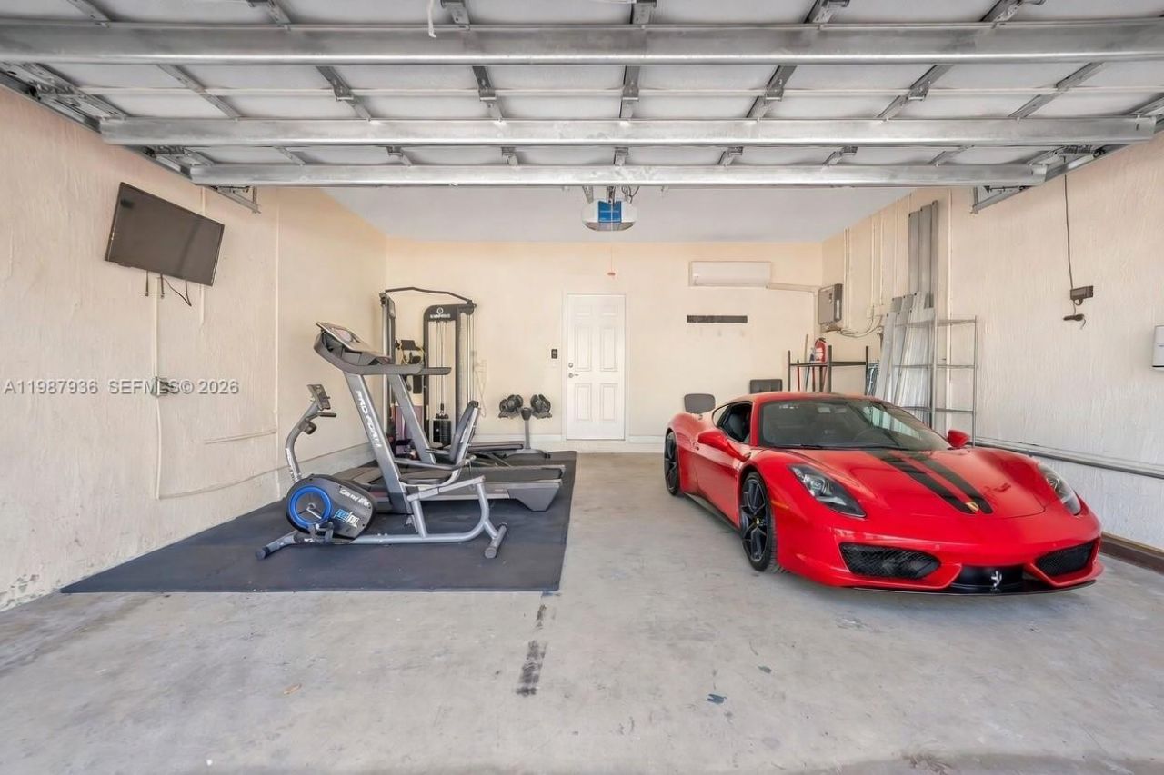 10521 W 35th Way, Hialeah, FL 33018 Photo