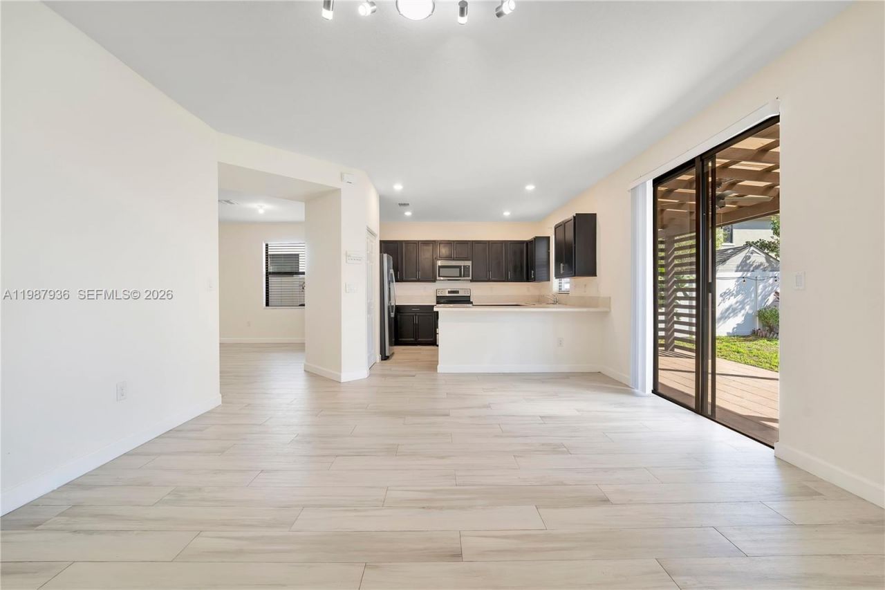 10521 W 35th Way, Hialeah, FL 33018 Photo