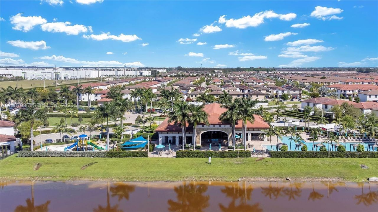 10521 W 35th Way, Hialeah, FL 33018 Photo