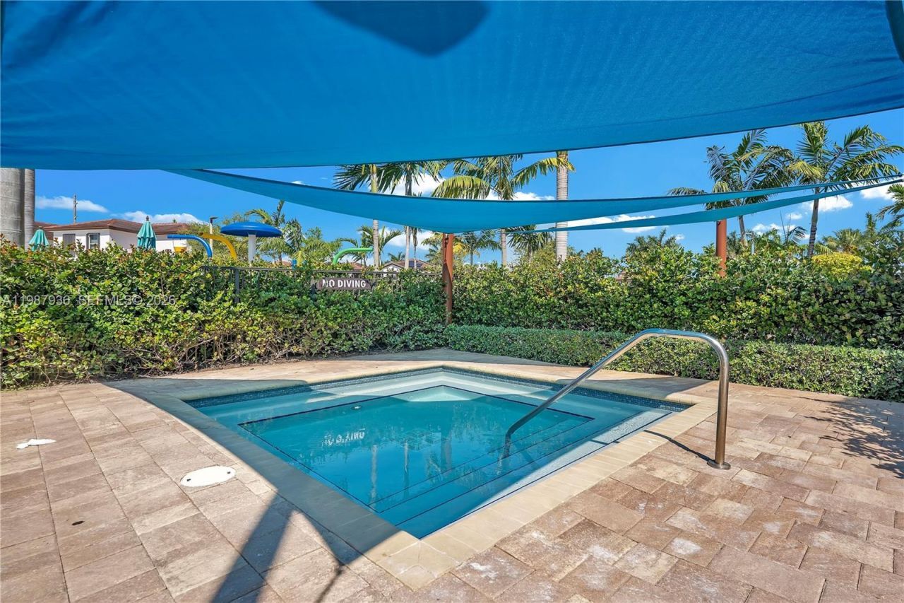 10521 W 35th Way, Hialeah, FL 33018 Photo