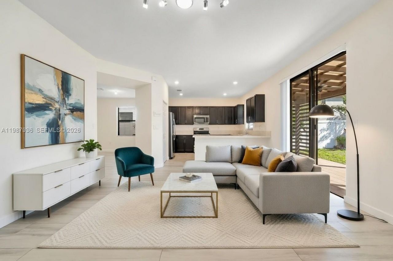 10521 W 35th Way, Hialeah, FL 33018 Photo