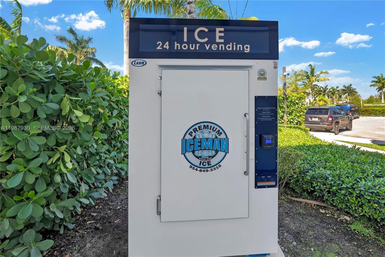 10521 W 35th Way, Hialeah, FL 33018 Photo