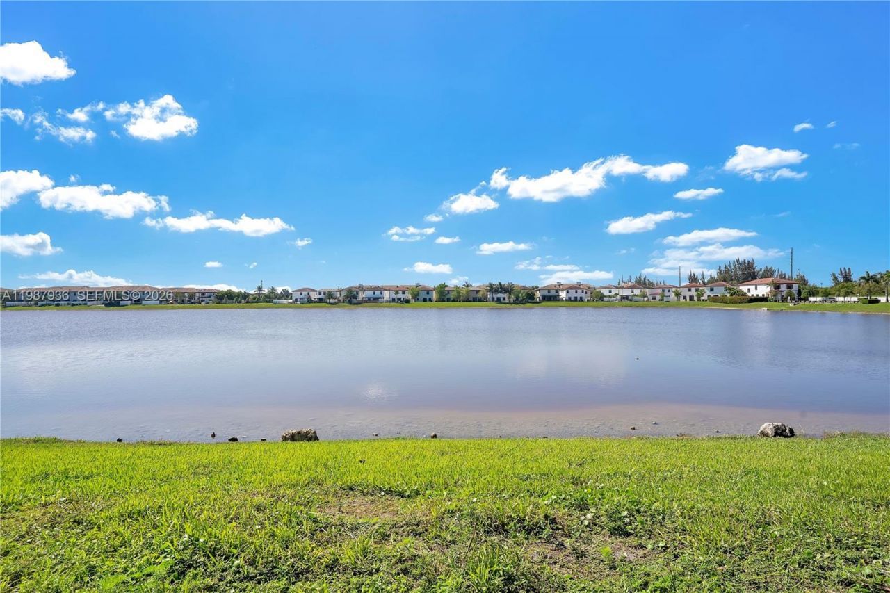 10521 W 35th Way, Hialeah, FL 33018 Photo