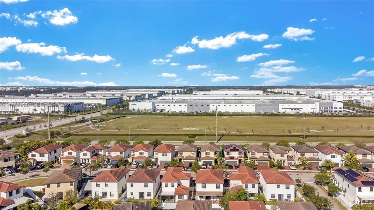 10521 W 35th Way, Hialeah, FL 33018 Photo