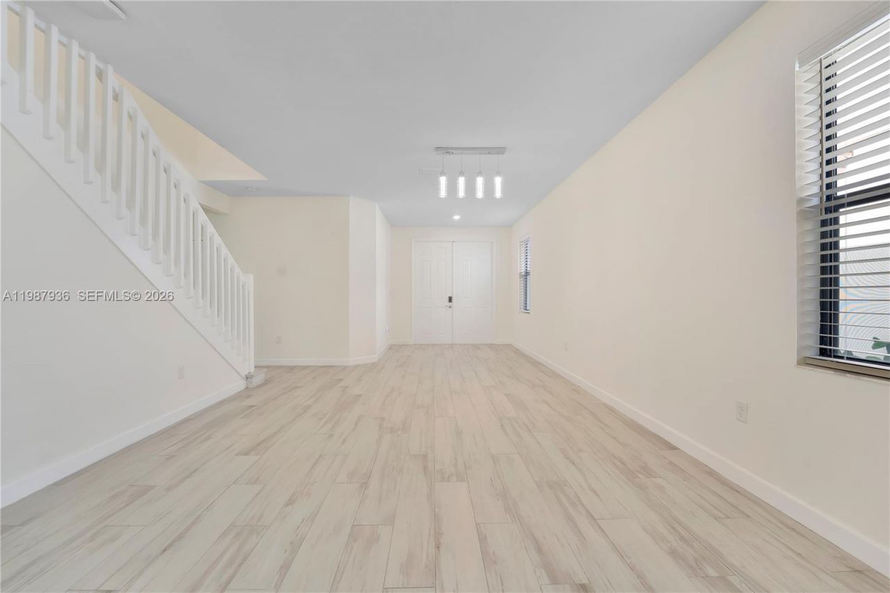 10521 W 35th Way, Hialeah, FL 33018 Photo