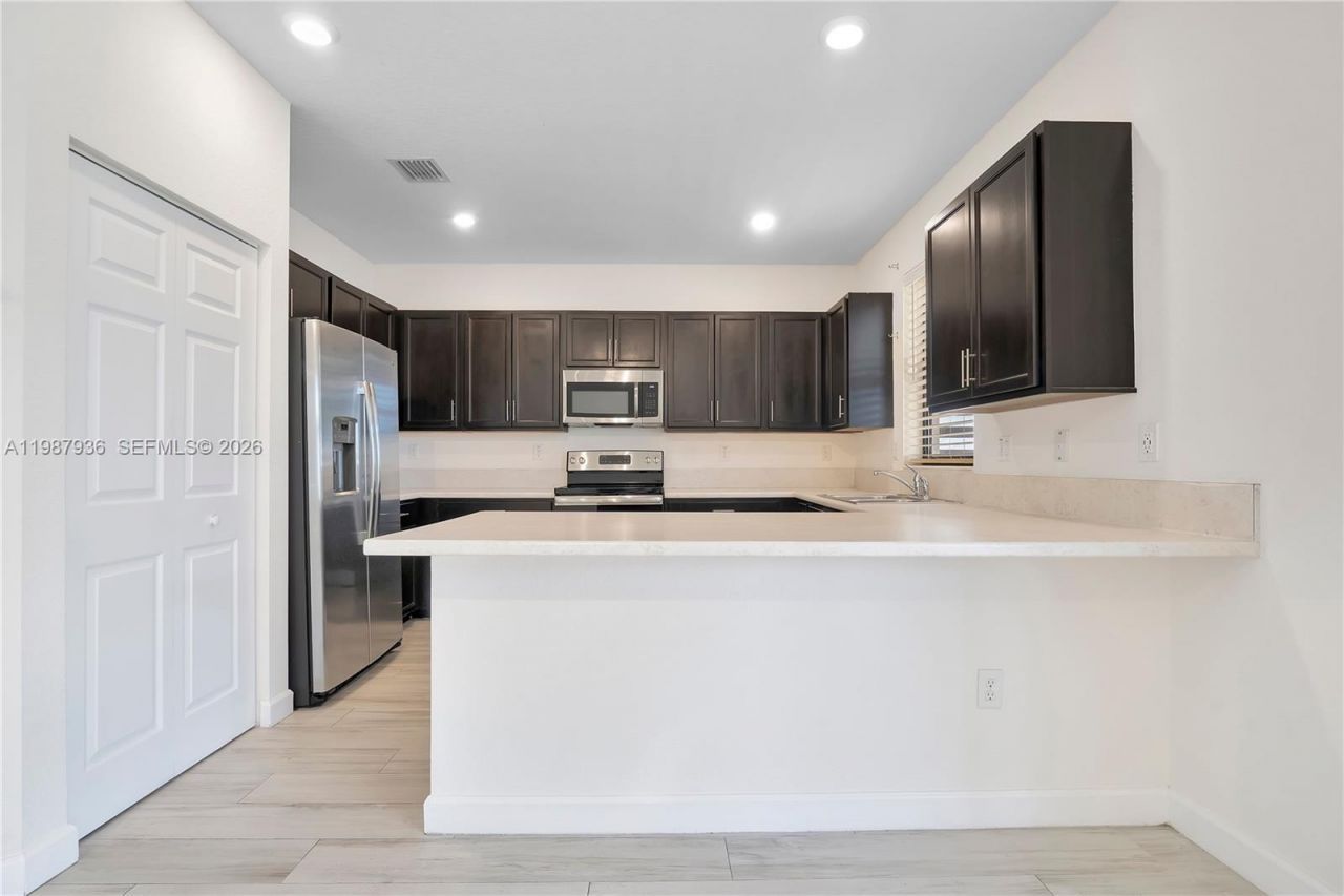 10521 W 35th Way, Hialeah, FL 33018 Photo