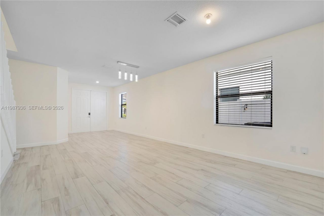 10521 W 35th Way, Hialeah, FL 33018 Photo