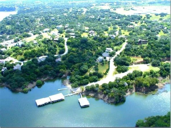 325 Kendall RD , Spicewood, TX 78669
