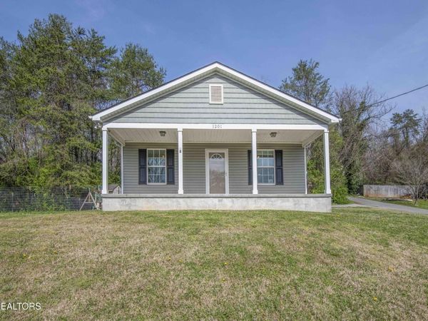 1201 England Drive, Knoxville, TN 37920