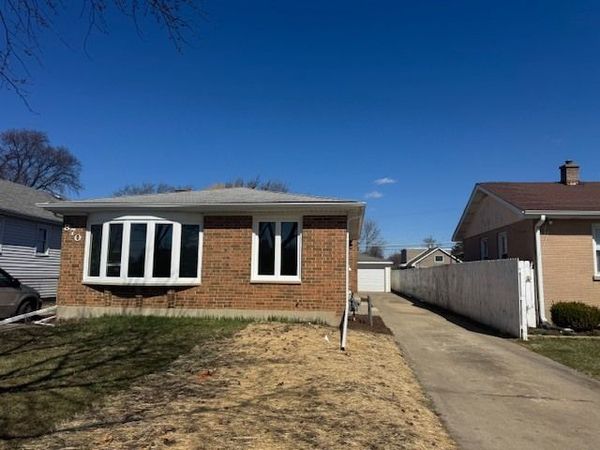 870 E Thacker Street , Des Plaines, IL 60016
