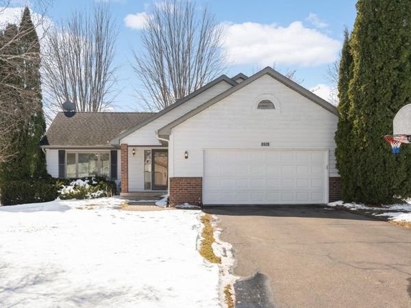 1251 Lake Susan Hills Drive, Chanhassen, MN 55317